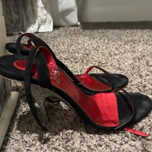 Beautiful dressy sandal. Like new!